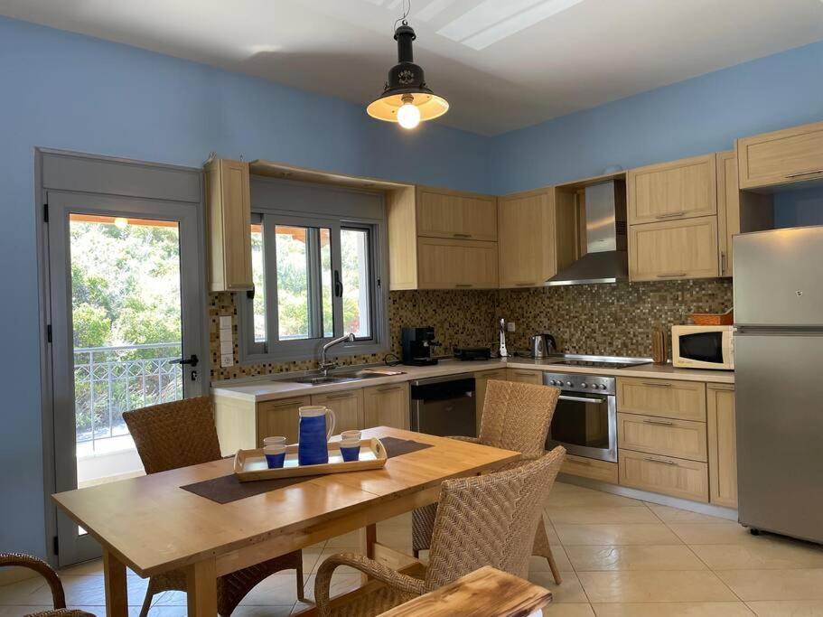 Akoumaros Breeze Villa ยีธิโอ ภายนอก รูปภาพ