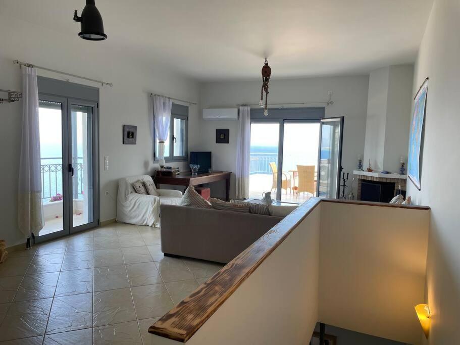 Akoumaros Breeze Villa ยีธิโอ ภายนอก รูปภาพ